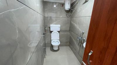 Bathroom Image of 300 Sq.ft 1 RK Apartment / Flat for rent in Scheme 78 Indore for Rs. 15000