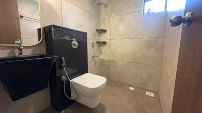 Bathroom Image of 556 Sq.ft 1 BHK Apartment / Flat for rent in Eroor Kochi for Rs. 30000