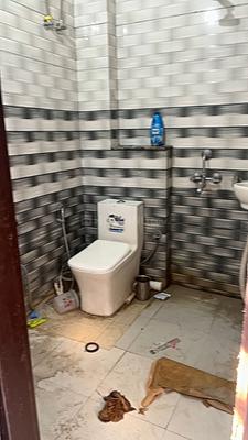 Bathroom Image of 800 Sq.ft 2 BHK Builder Floor for rent in Palam Vihar Extension Gurgaon for Rs. 13000