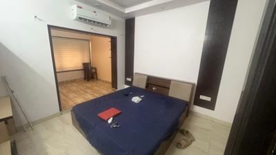 Bedroom Image of 900 Sq.ft 2.5 BHK Builder Floor for rent in Pitampura New Delhi for Rs. 35000
