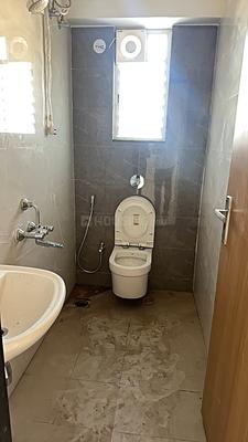 Bathroom Image of 680 Sq.ft 1.5 BHK Apartment / Flat for rent in Prithvi Proximus, Hadapsar Pune for Rs. 25000