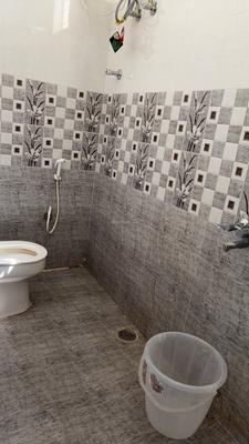 Bathroom Image of 950 Sq.ft 1 BHK Apartment / Flat for rent in Gachibowli Hyderabad for Rs. 27000