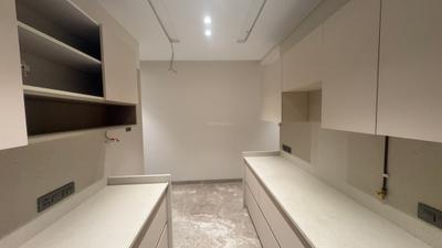 Kitchen Image of 800 Sq.ft 2 BHK Apartment / Flat for sale in Santacruz West Mumbai for Rs. 46500000