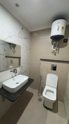 Bathroom Image of 620 Sq.ft 1 RK Independent House for rent in DLF Phase 3 Gurgaon for Rs. 17700