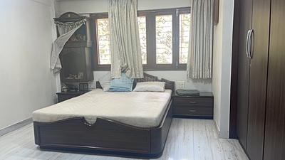 Bedroom Image of 1970 Sq.ft 4 BHK Apartment / Flat for sale in Kumud Apartment, Khar West Mumbai for Rs. 110000000