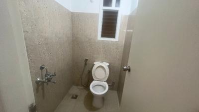 Bathroom Image of 918 Sq.ft 3 BHK Apartment / Flat for rent in Urbanrise Revolution One, Padur Chennai for Rs. 28000
