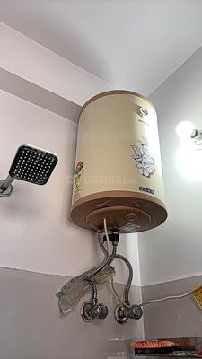 Bathroom Image of 400 Sq.ft 1 BHK Apartment / Flat for rent in ISBT Dehradun Dehradun for Rs. 17000