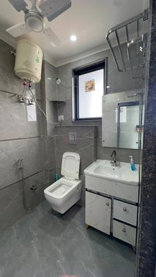 Bathroom Image of 400 Sq.ft 1 RK Independent House for rent in DLF Phase 3 Gurgaon for Rs. 25000