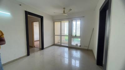 Living Room Image of 975 Sq.ft 2 BHK Apartment / Flat for rent in Jaypee Kosmos, Sector 134 Noida for Rs. 24000