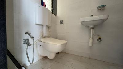 Bathroom Image of 645 Sq.ft 1 BHK Apartment / Flat for sale in M Baria Bldg No 1 M Baria Everest, Virar West Virar for Rs. 4750000