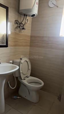 Bathroom Image of 485 Sq.ft 1 RK Apartment / Flat for rent in Supertech Ecociti, Sector 137 Noida for Rs. 19800