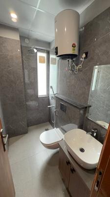 Bathroom Image of 580 Sq.ft 1 RK Builder Floor for rent in Greenwood Signatute Suites, Sector 46 Gurgaon for Rs. 23000