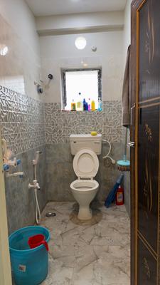 Bathroom Image of 800 Sq.ft 2 BHK Builder Floor for rent in Picnic Garden Kolkata for Rs. 22000