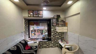 Living Room Image of 650 Sq.ft 2 BHK Apartment / Flat for sale in Gokul Horizon, Kandivali East Mumbai for Rs. 15000000