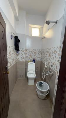 Bathroom Image of 950 Sq.ft 1 BHK Apartment / Flat for rent in Kondapur Hyderabad for Rs. 18000