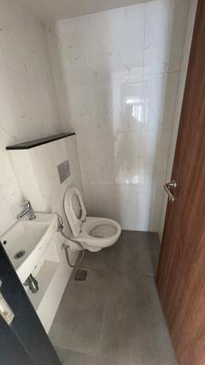 Bathroom Image of 570 Sq.ft 1 BHK Apartment / Flat for sale in Lodha Amara, Kolshet Thane for Rs. 7200000