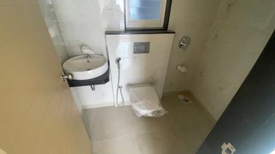 Bathroom Image of 698 Sq.ft 1 BHK Apartment / Flat for rent in Dynamix Dynamix Avanya, Dahisar East Mumbai for Rs. 32599
