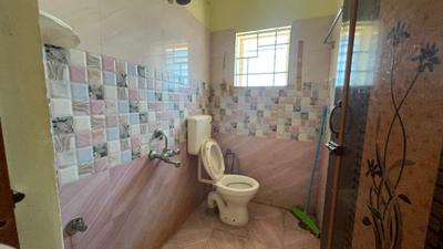 Bathroom Image of 600 Sq.ft 1 BHK Apartment / Flat for rent in Whitefield Bengaluru for Rs. 18500