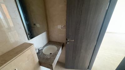 Bathroom Image of 1850 Sq.ft 3 BHK Apartment / Flat for rent in Piramal Mahalaxmi, Worli Mumbai for Rs. 310000