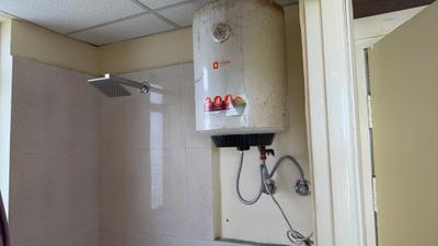 Bathroom Image of 350 Sq.ft 1 BHK Apartment / Flat for rent in Pyramid Infinity, Sector 70 Gurgaon for Rs. 19000