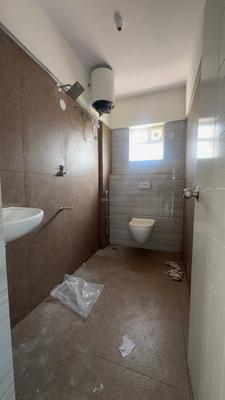 Bathroom Image of 600 Sq.ft 1 BHK Apartment / Flat for rent in Kadubeesanahalli Bengaluru for Rs. 35000