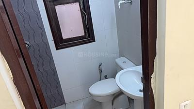 Bathroom Image of 1213 Sq.ft 2.5 BHK Apartment / Flat for sale in Wave Floors, Wave City Ghaziabad for Rs. 9500000
