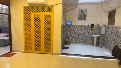 Living Room Image of 2500 Sq.ft 3 BHK Builder Floor for rent in Gomti Nagar Lucknow for Rs. 60000