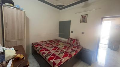 Bedroom Image of 1100 Sq.ft 3 BHK Apartment / Flat for rent in Vikaspuri New Delhi for Rs. 42000