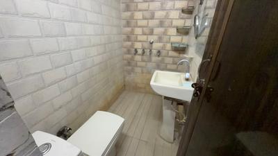 Bathroom Image of 550 Sq.ft 1 BHK Builder Floor for rent in Patel Nagar New Delhi for Rs. 21500