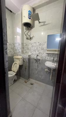 Bathroom Image of 500 Sq.ft 1 BHK Independent House for rent in Gautam Nagar New Delhi for Rs. 30000