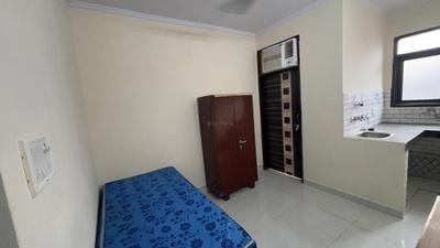 Bedroom Image of 550 Sq.ft 1 BHK Builder Floor for rent in Patel Nagar New Delhi for Rs. 21000