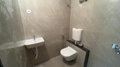 Bathroom Image of 650 Sq.ft 1 BHK Apartment / Flat for rent in Mahalakshmi Nagar Indore for Rs. 21000