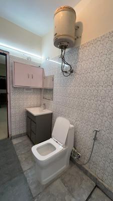 Image of 1000 Sq.ft 3 BHK Builder Floor for rent in Gautam Nagar, New Delhi for Rs. 62000