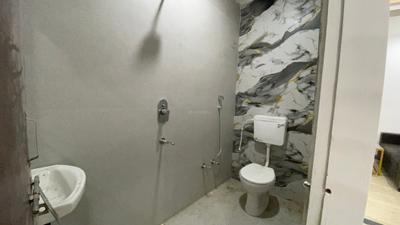 Bathroom Image of 450 Sq.ft 1 BHK Apartment / Flat for rent in Mahalakshmi Nagar Indore for Rs. 18000