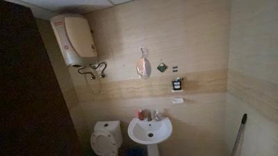 Bathroom Image of 425 Sq.ft 1 BHK Apartment / Flat for rent in Supertech Ecociti, Sector 137 Noida for Rs. 19000