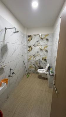 Bathroom Image of 1500 Sq.ft 1 BHK Apartment / Flat for rent in Mahalakshmi Nagar Indore for Rs. 19000
