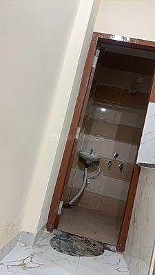 Bathroom Image of 1400 Sq.ft 1 BHK Builder Floor for rent in Indra Puri Colony Indore for Rs. 14000