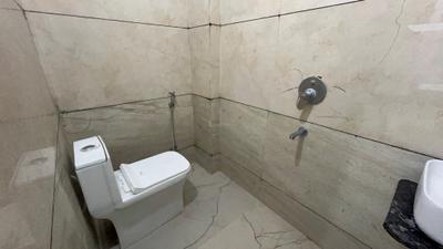 Bathroom Image of 1500 Sq.ft 1 BHK Independent House for rent in L I G Colony Indore for Rs. 20000