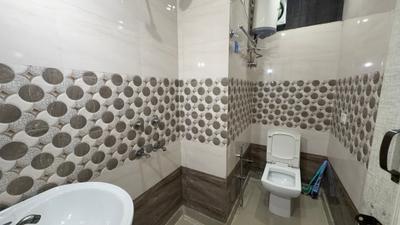 Bathroom Image of 550 Sq.ft 1 BHK Builder Floor for rent in DDA Akshardham Apartments, Sector 19 Dwarka New Delhi for Rs. 20000