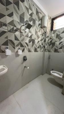Bathroom Image of 700 Sq.ft 1 BHK Apartment / Flat for rent in Shikhar Balaji Heights, Mahalakshmi Nagar Indore for Rs. 20500