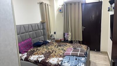 Bedroom Image of 950 Sq.ft 3 BHK Builder Floor for sale in Pitampura New Delhi for Rs. 16000000
