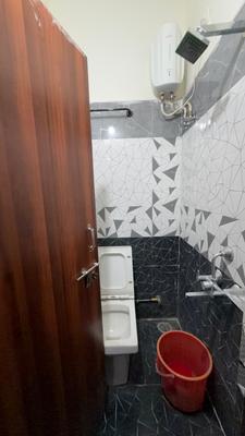Bathroom Image of 450 Sq.ft 1 RK Apartment / Flat for rent in Good Raghavendra Residency, Kondapur Hyderabad for Rs. 20000