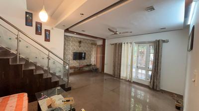 Living Room Image of 1400 Sq.ft 3 BHK Independent House for rent in HSR Layout Bengaluru for Rs. 80000