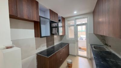 Kitchen Image of 1551 Sq.ft 3 BHK Apartment / Flat for rent in Phase 2 Noida for Rs. 32000