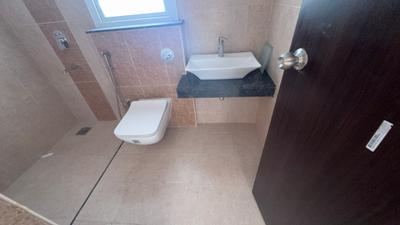 Bathroom Image of 600 Sq.ft 1 BHK Apartment / Flat for rent in Puravankara Silversands, Mundhwa Pune for Rs. 25000