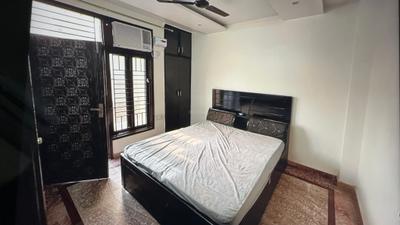 Bedroom Image of 900 Sq.ft 2 BHK Builder Floor for rent in Janakpuri New Delhi for Rs. 28000