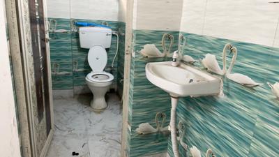 Bathroom Image of 425 Sq.ft 1 BHK Independent House for rent in Keshtopur Kolkata for Rs. 7300