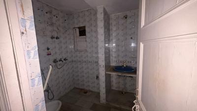 Bathroom Image of 1100 Sq.ft 2 BHK Apartment / Flat for rent in Vikaspuri New Delhi for Rs. 33000