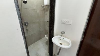 Bathroom Image of 650 Sq.ft 1 BHK Builder Floor for rent in Vijay Nagar Indore for Rs. 17500