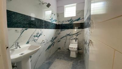 Bathroom Image of 1200 Sq.ft 1 BHK Apartment / Flat for rent in Bommanahalli Bengaluru for Rs. 33999
